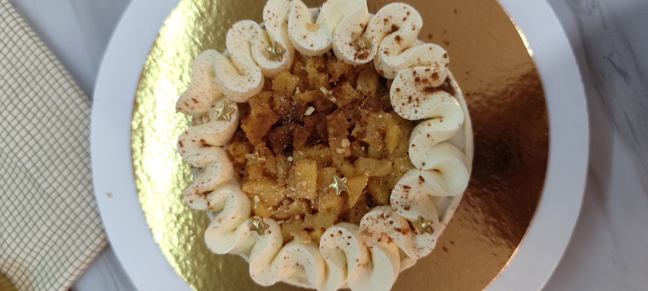 BIZCOCHO DE MANZANA CON CREMA DE QUESO SIN AZÚCAR